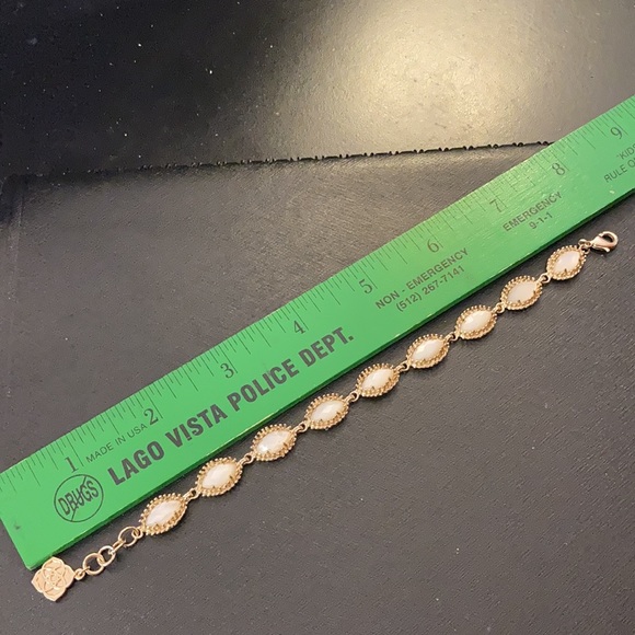 Kendra Scott Gold Link White Pearl Bracelet - Picture 4 of 4